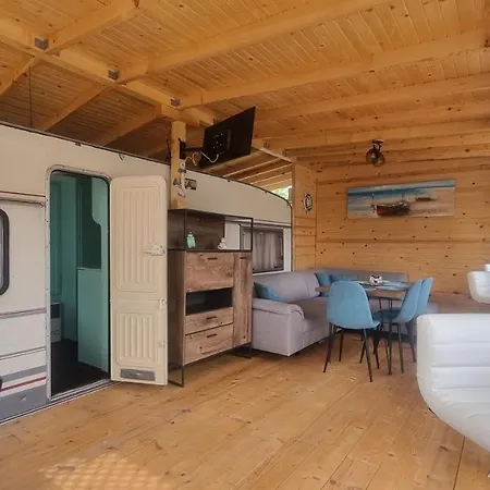 Κάμπινγκ каравана тиана Σωζόπολη