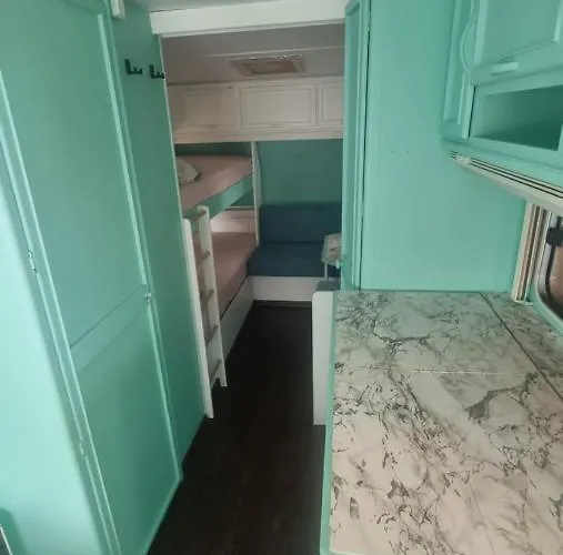 Κάμπινγκ каравана тиана