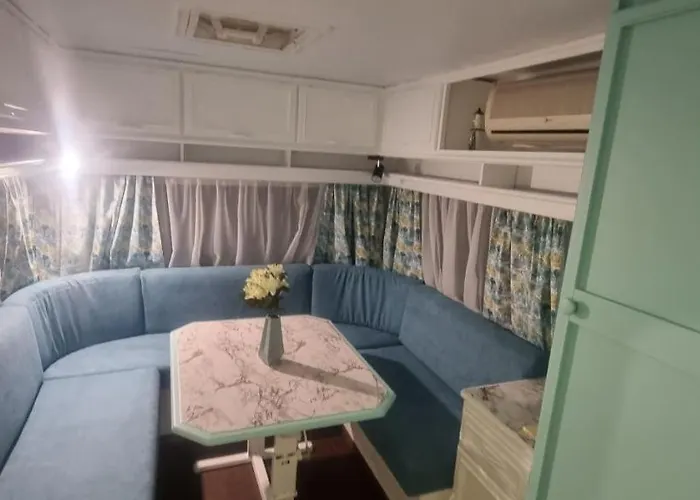 Κάμπινγκ каравана тиана